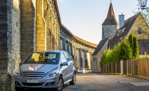 تأجير السيارات