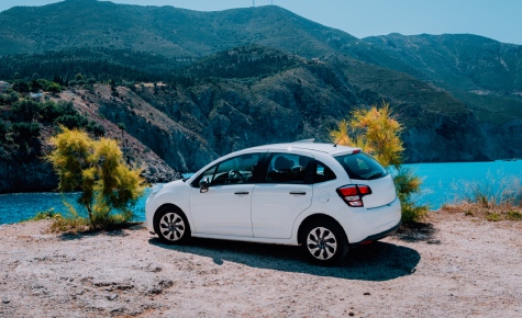 تأجير السيارات